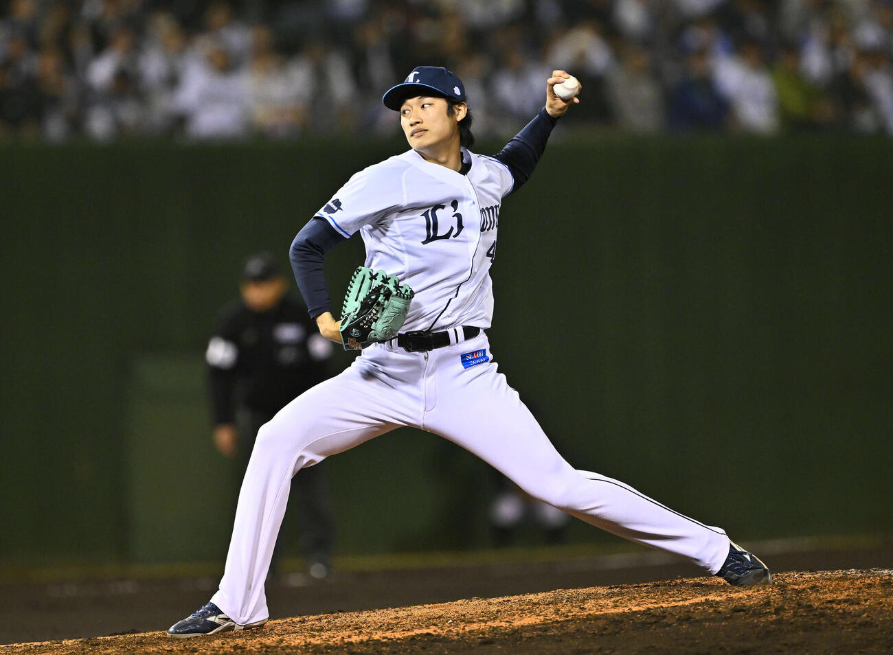 西武対ロッテ　8回表、西武3番手で登板する羽田（撮影・滝沢徹郎）