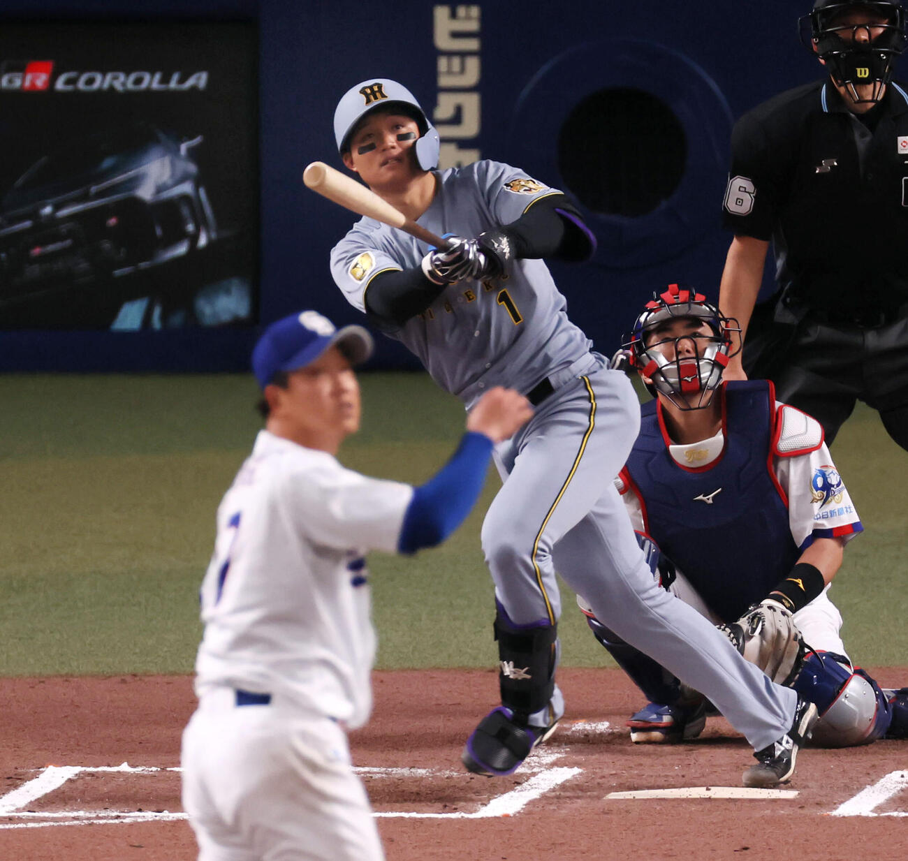 中日対阪神　6回表阪神1死、森下は中越えソロ本塁打を放つ。投手柳（撮影・加藤哉）