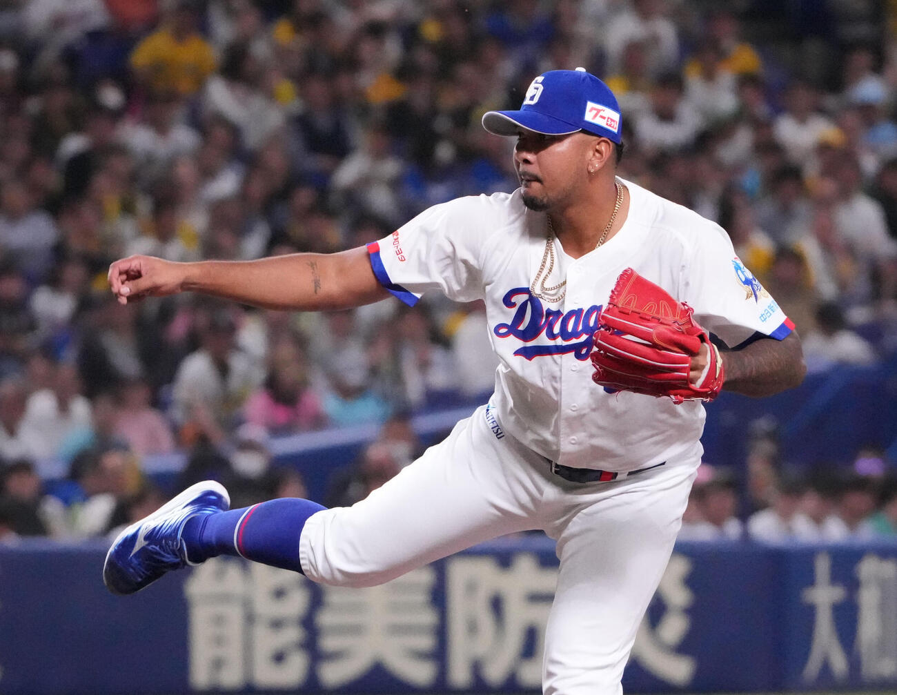 中日対阪神　7回表、中日2番手で登板するメヒア（撮影・森本幸一）