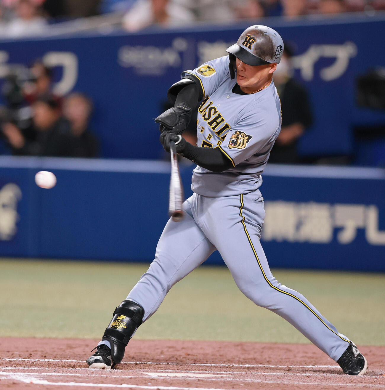 中日対阪神　9回表阪神2死一、三塁、代打前川は適時二塁打を放つ（撮影・上山淳一）