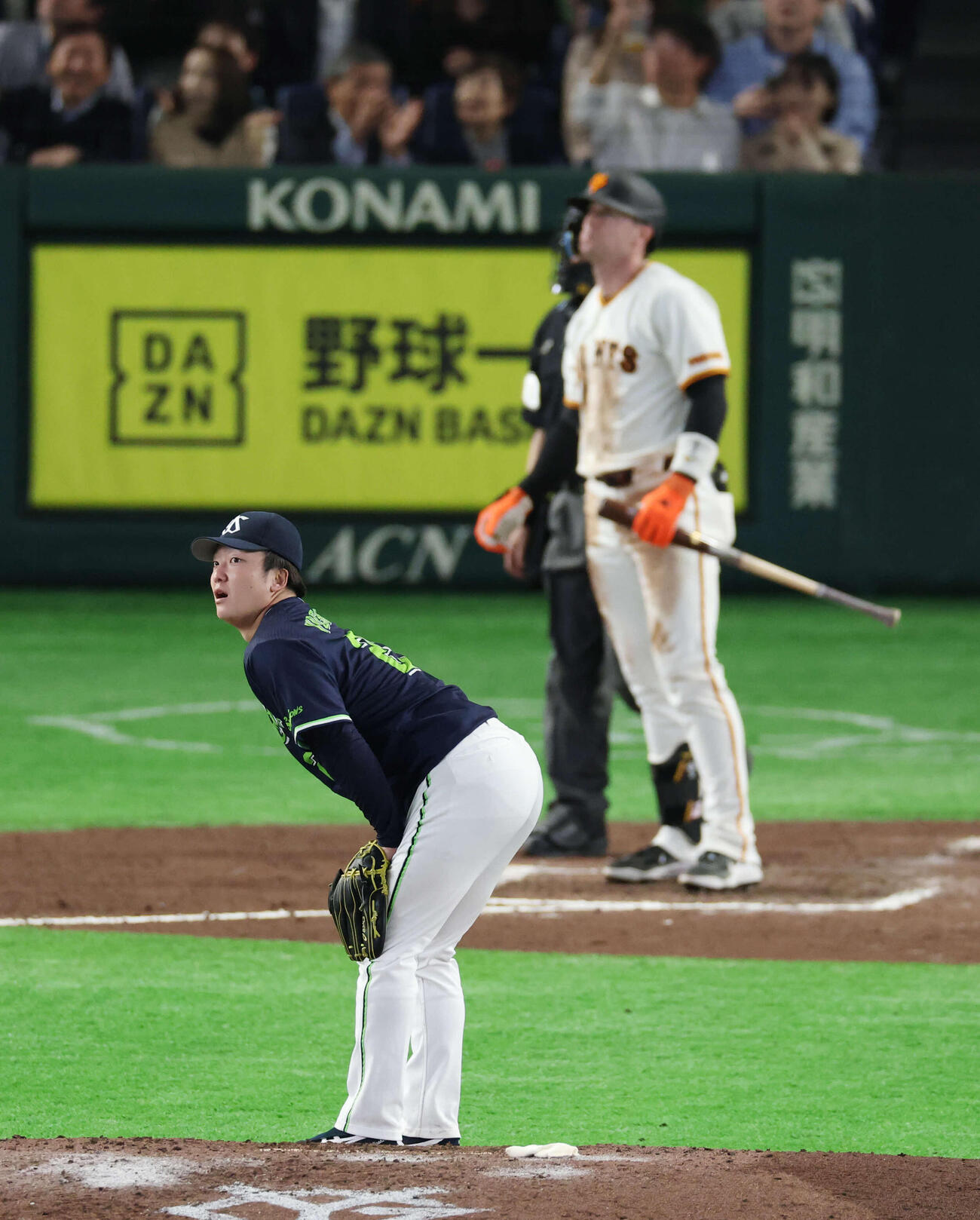 巨人対ヤクルト　7回裏巨人無死、キャベッジにソロ本塁打を浴びる吉村（撮影・増田悦実）
