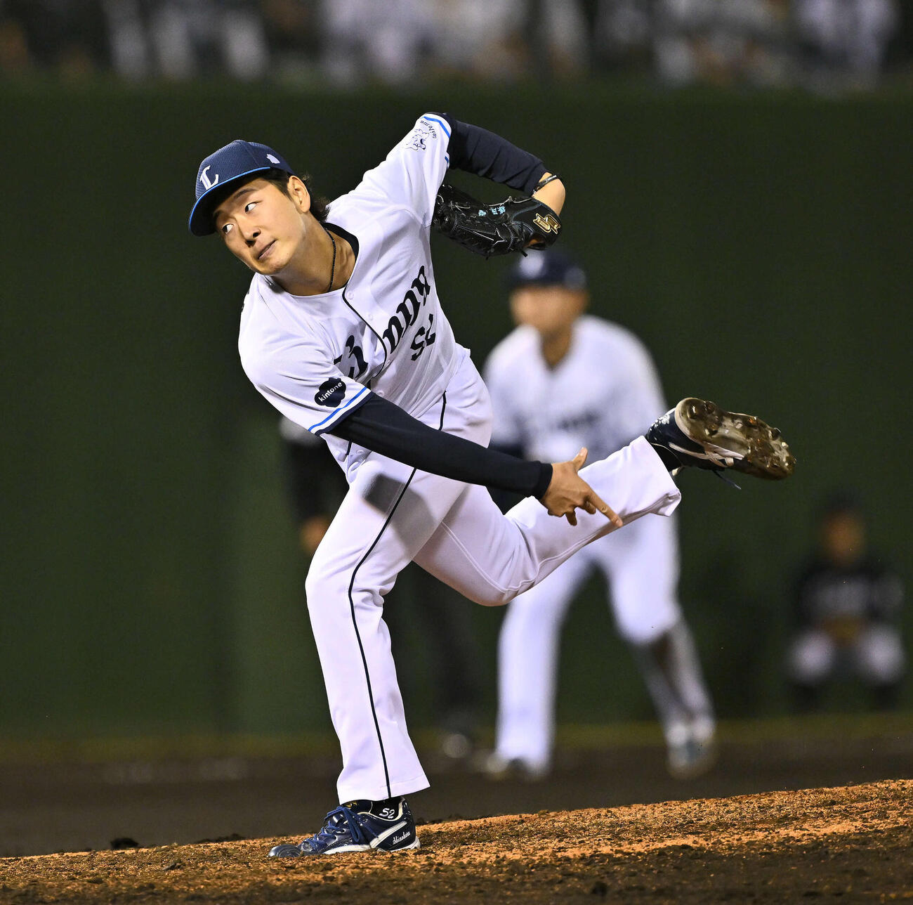 西武対ロッテ　西武4番手の篠原（撮影・滝沢徹郎）