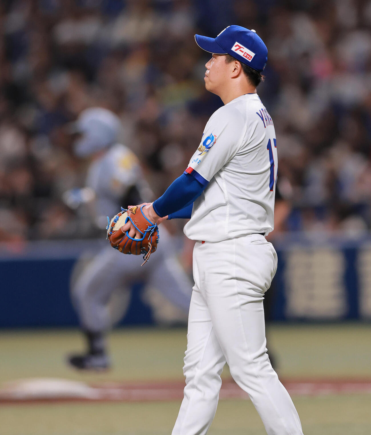 中日対阪神　6回表阪神1死、柳（手前）は森下にソロ本塁打を浴びる（撮影・上山淳一）