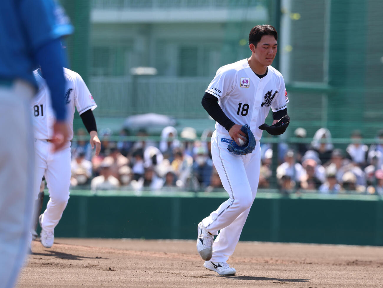 ロッテ2軍対日本ハム2軍、1回を持たず降板する石垣元（撮影・水谷安孝）