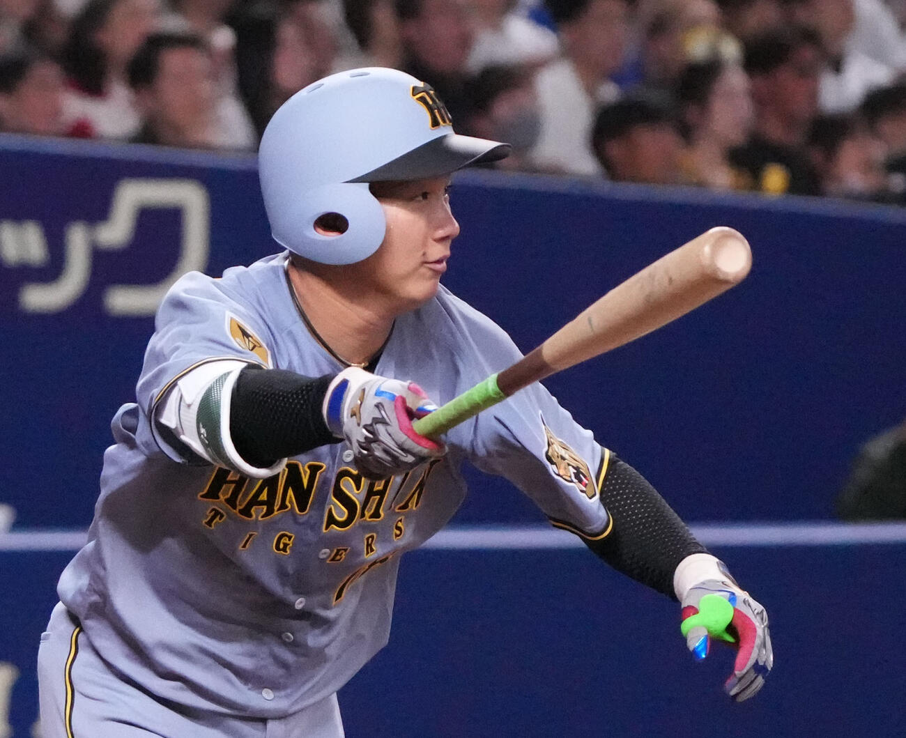 中日対阪神　4回表阪神2死一、三塁、適時打を放つ伊原（撮影・森本幸一）