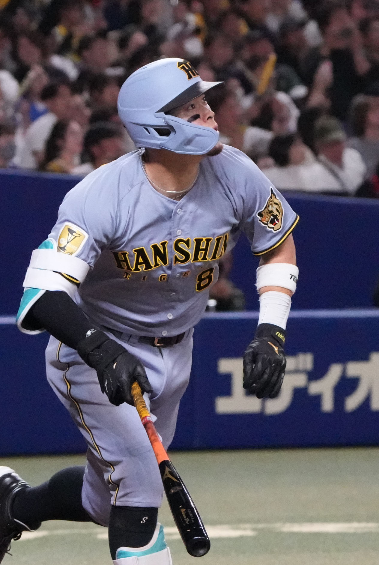中日対阪神　7回表阪神1死一、二塁、3点本塁打を放つ佐藤（撮影・森本幸一）