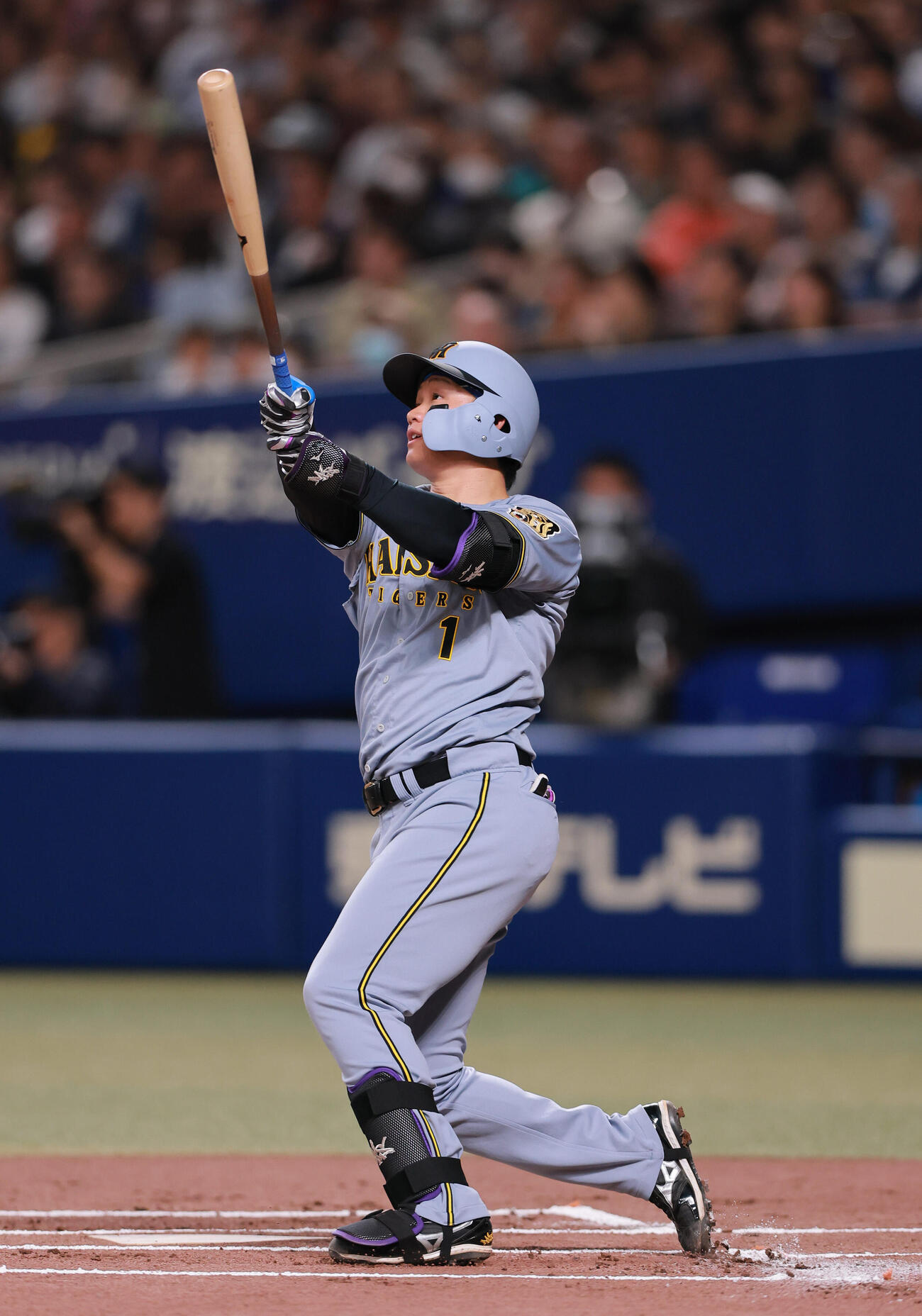 中日対阪神　1回表阪神2死、森下はソロ本塁打を放つ（撮影・上山淳一）