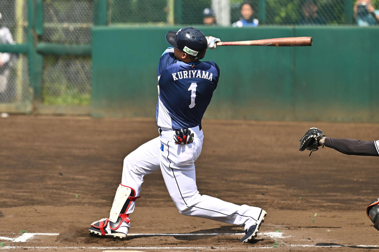 3軍戦　西武対巨人　6回裏、空振り三振に倒れる西武栗山（撮影・滝沢徹郎）