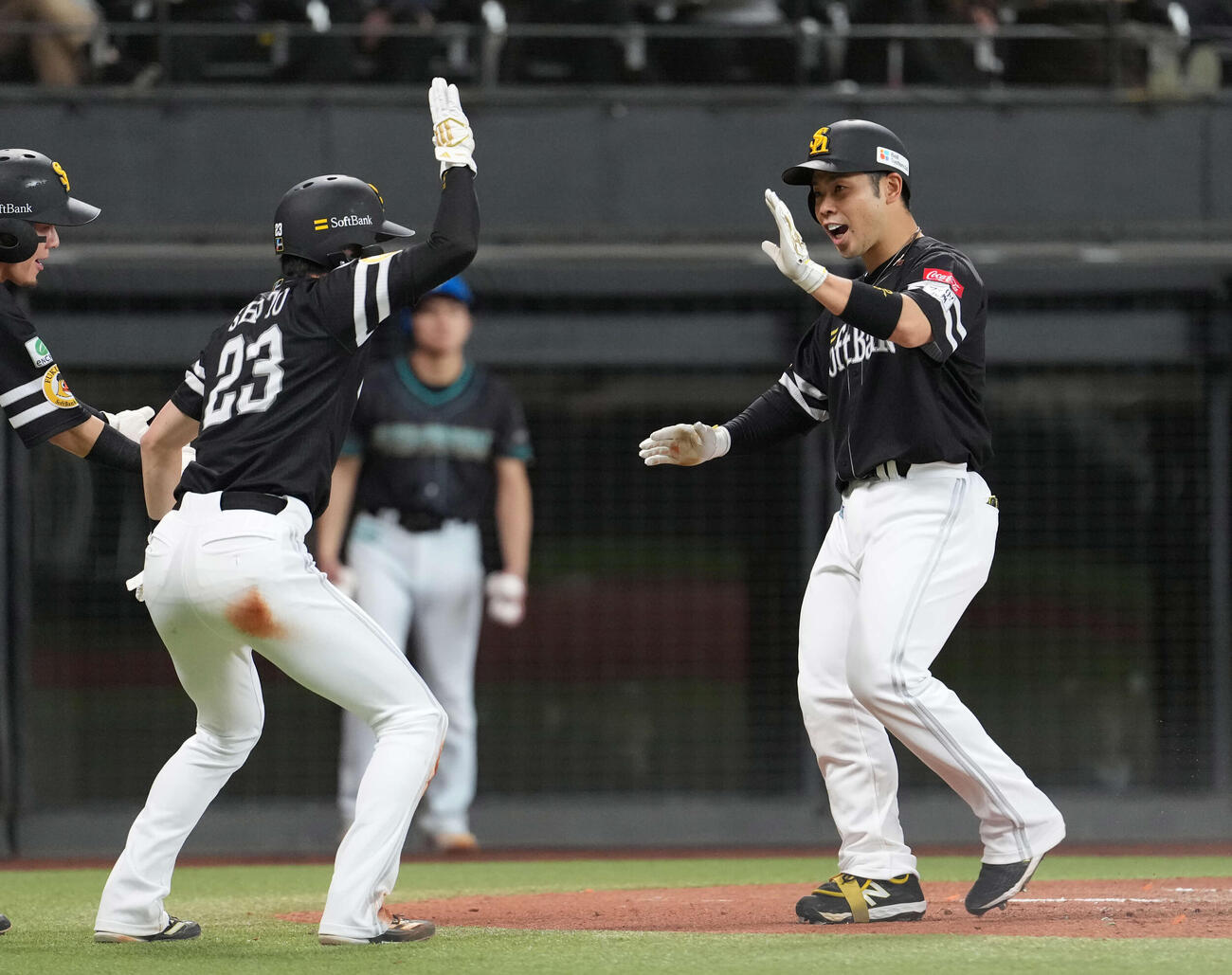 日本ハム対ソフトバンク　6回表ソフトバンク2死一、三塁、、3点本塁打を放つ近藤（撮影・井上学）