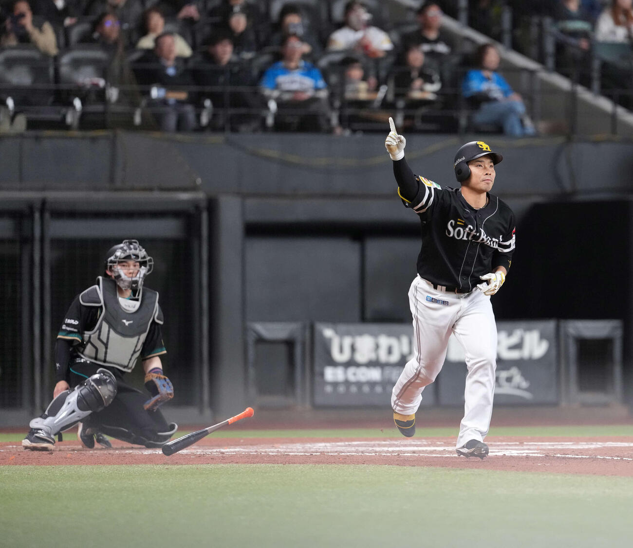 日本ハム対ソフトバンク　6回表ソフトバンク2死一、三塁、、3点本塁打を放つ近藤（撮影・井上学）