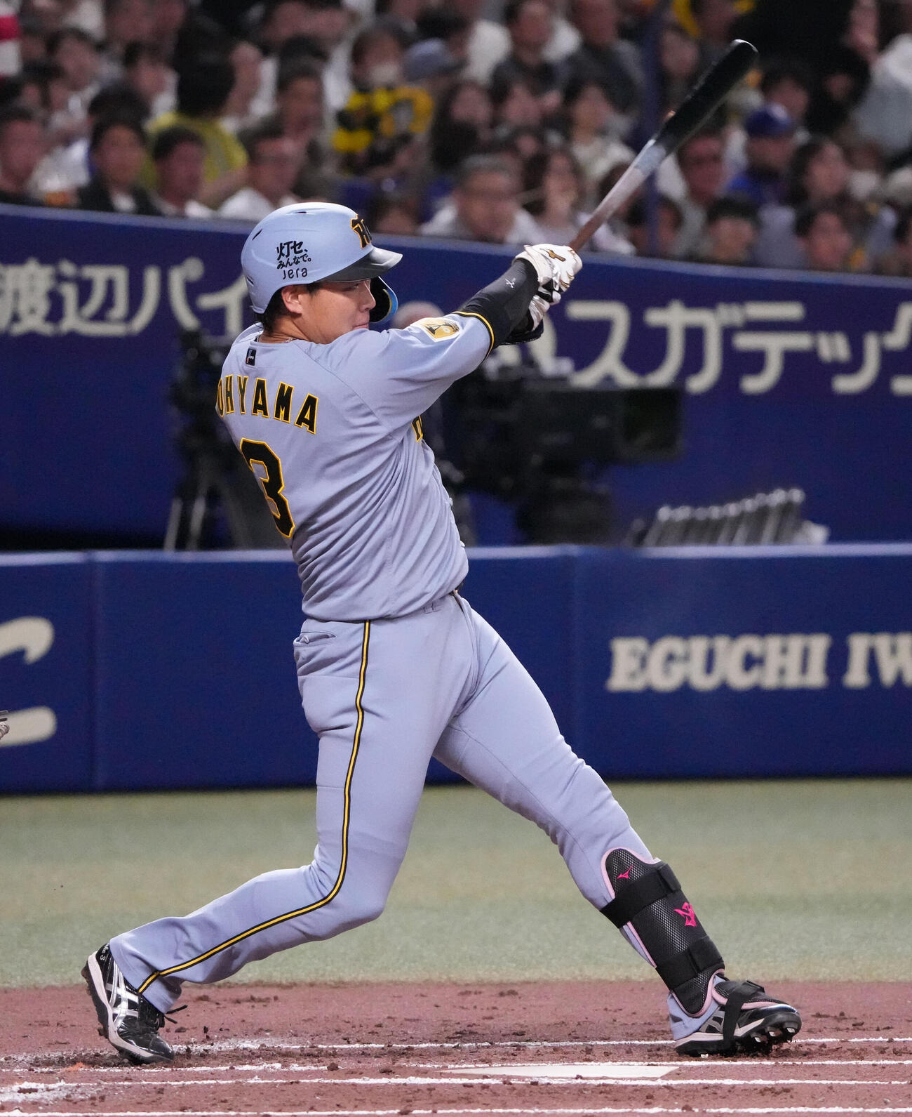 中日対阪神　2回表阪神無死、本塁打を放つ大山（撮影・森本幸一）