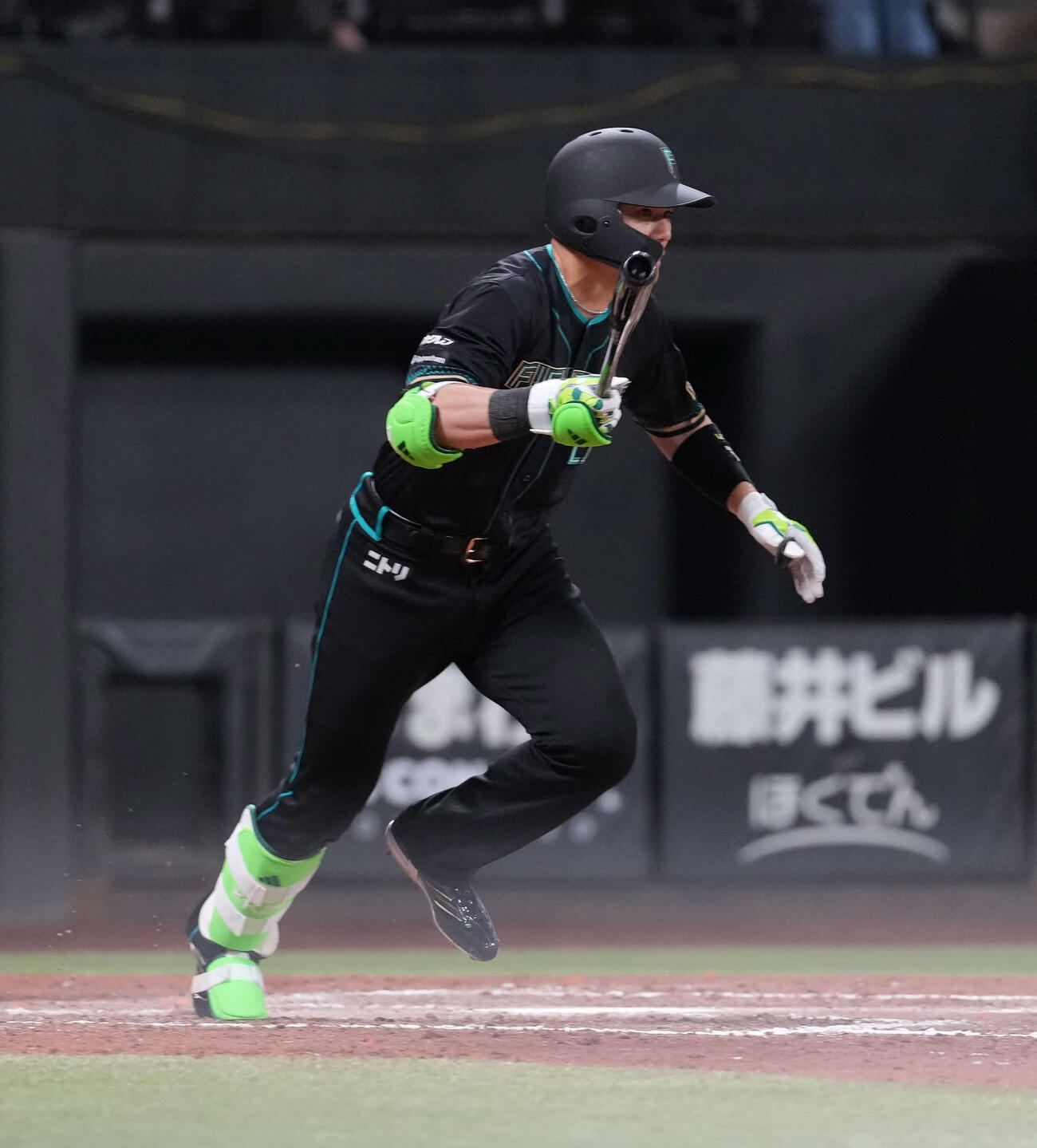 日本ハム対ソフトバンク　7回裏日本ハム2死満塁、適時打を放つ清宮幸（撮影・井上学）
