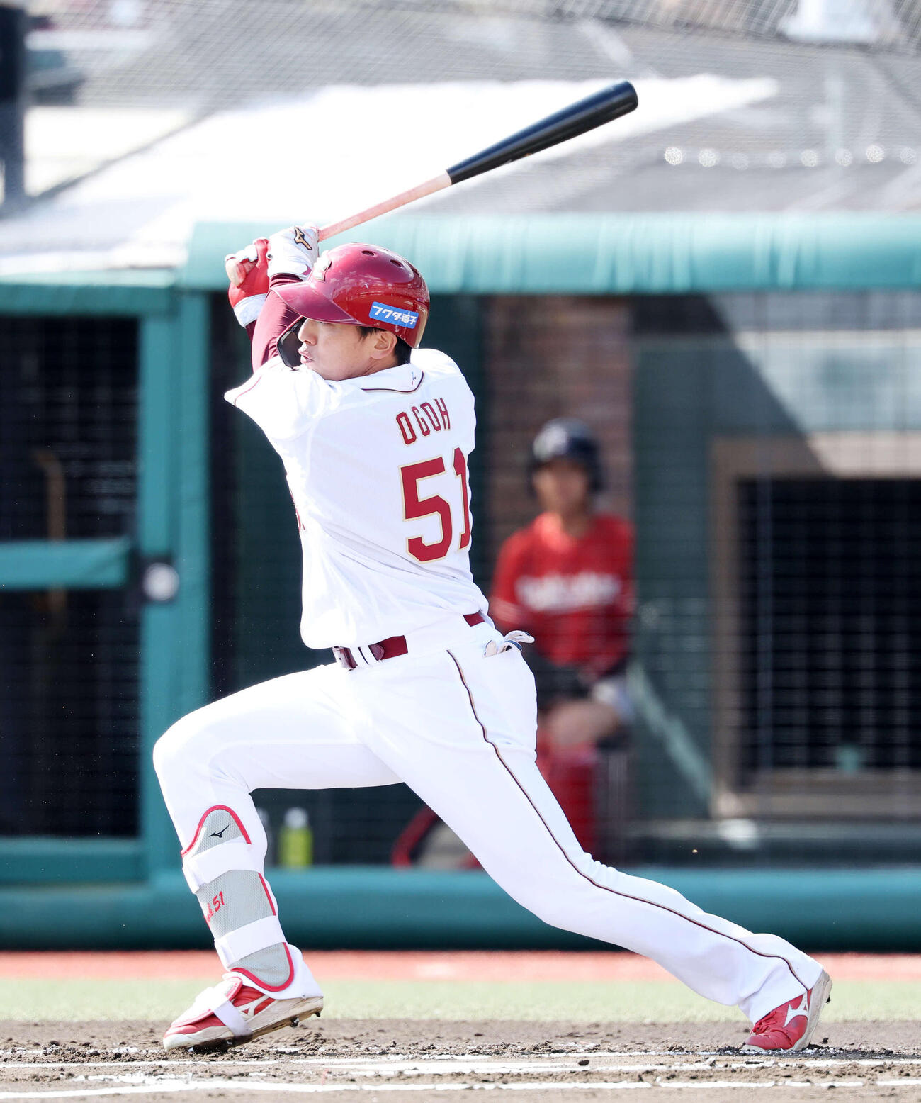 楽天対オリックス　1回裏楽天無死、小郷は中前打を放つ（撮影・鈴木正人）　