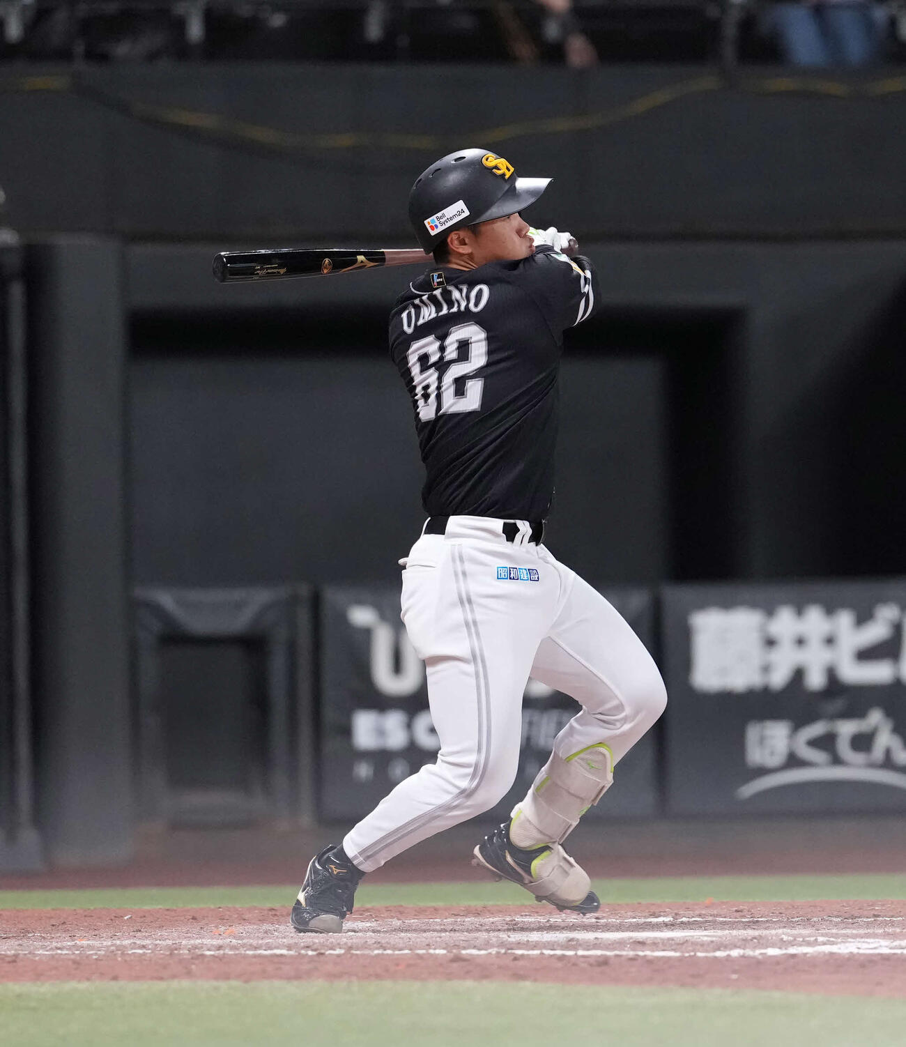 日本ハム対ソフトバンク　8回表ソフトバンク1死、左前打を放つ海野（撮影・井上学）