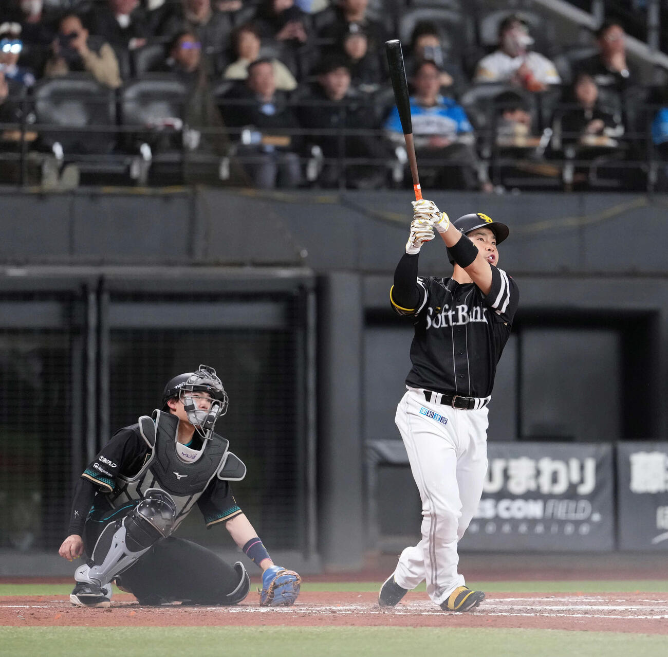 日本ハム対ソフトバンク　6回表ソフトバンク2死一、三塁、、3点本塁打を放つ近藤（撮影・井上学）