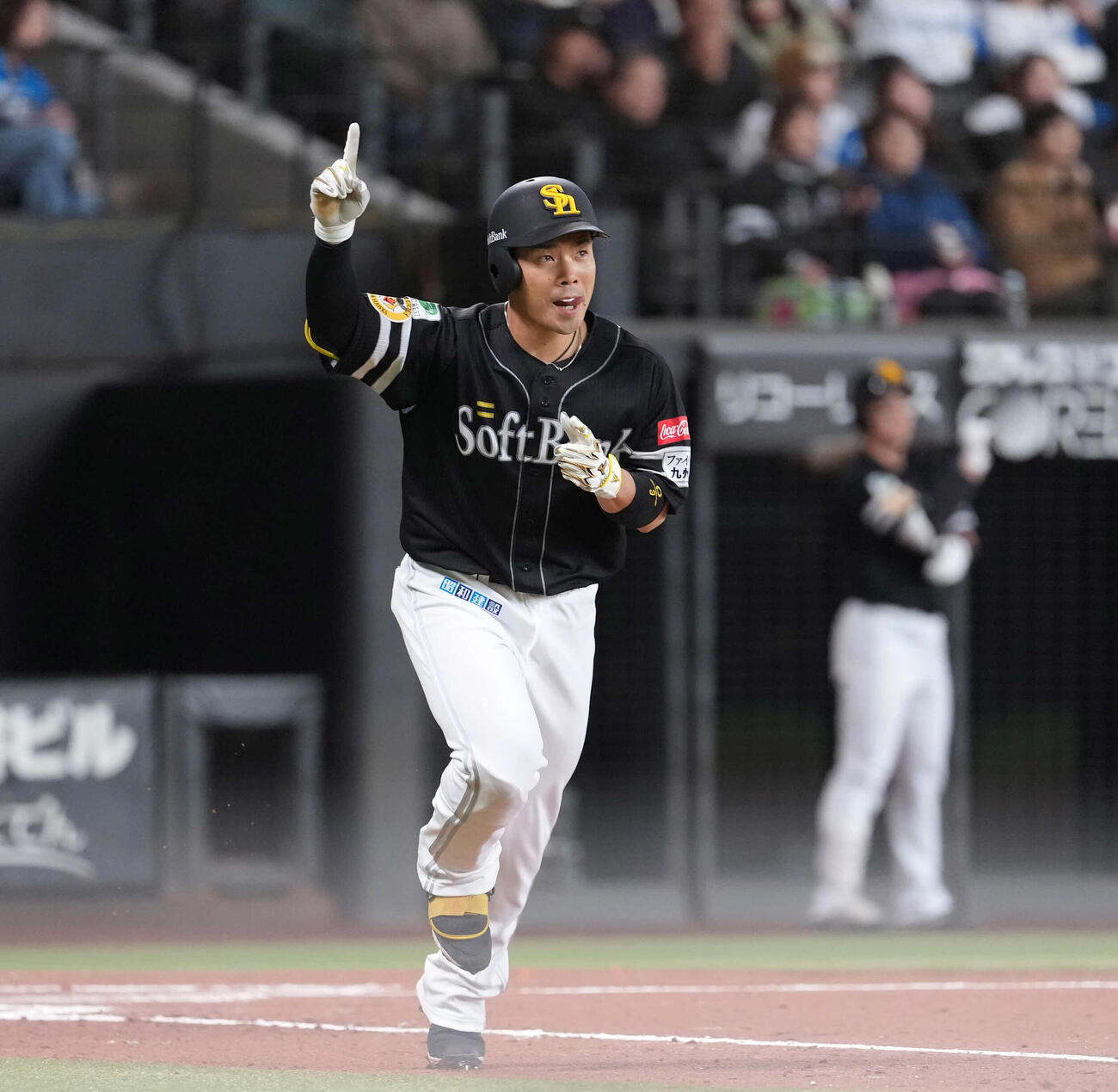 日本ハム対ソフトバンク　6回表ソフトバンク2死一、三塁、、3点本塁打を放つ近藤（撮影・井上学）