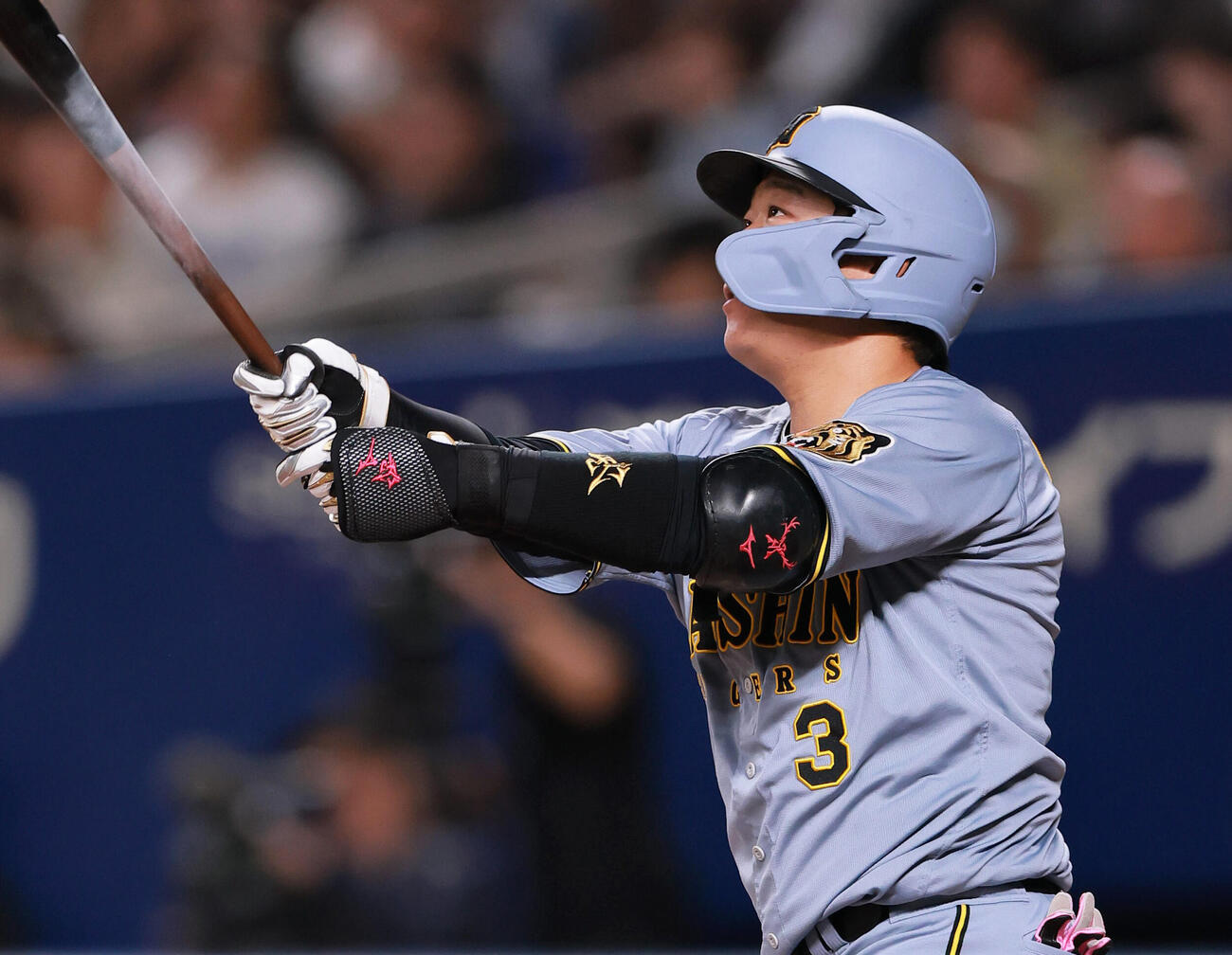 中日対阪神　2回表阪神無死、ソロ本塁打を放つ大山（撮影・上山淳一）