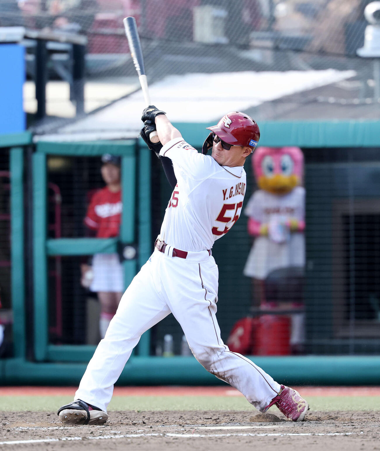 楽天対オリックス　5回裏楽天1死一、二塁、YG安田は3点本塁打を放つ（撮影・鈴木正人）　