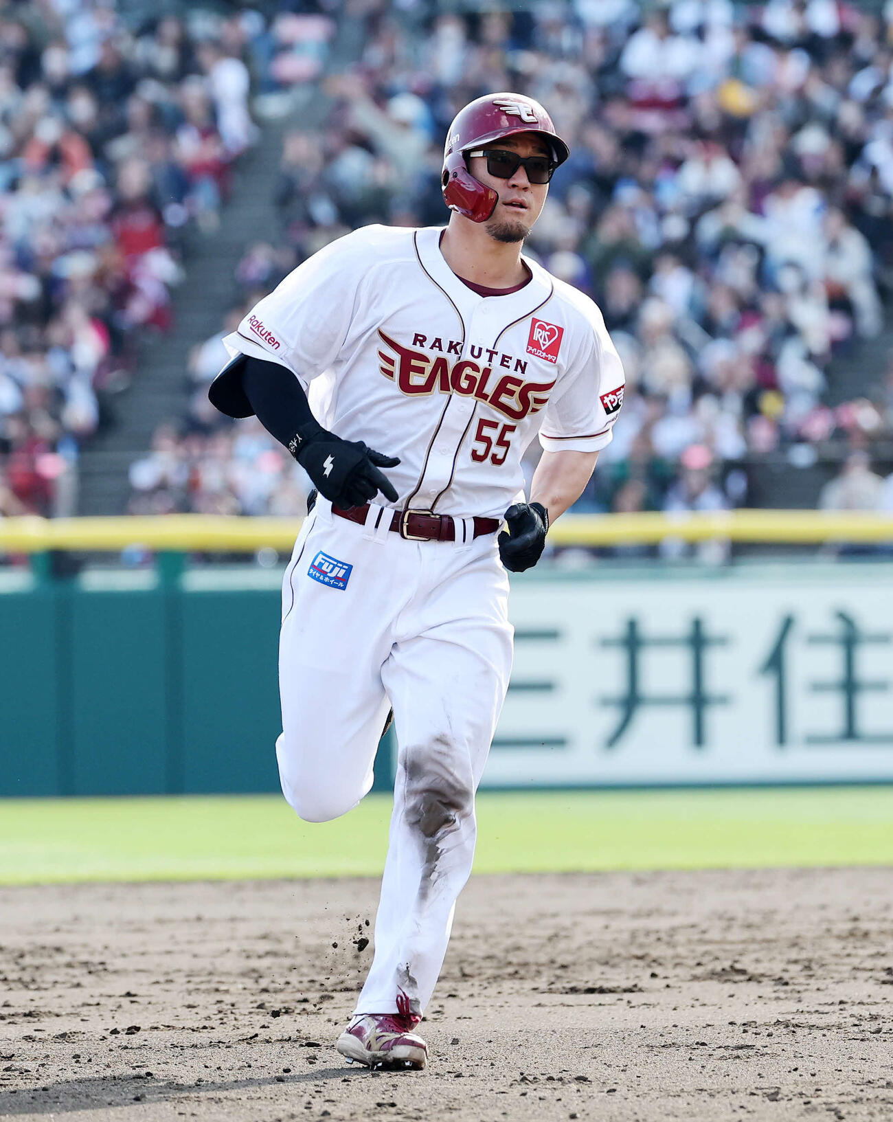 楽天対オリックス　5回裏楽天1死一、二塁、YG安田は3点本塁打を放つ（撮影・鈴木正人）　