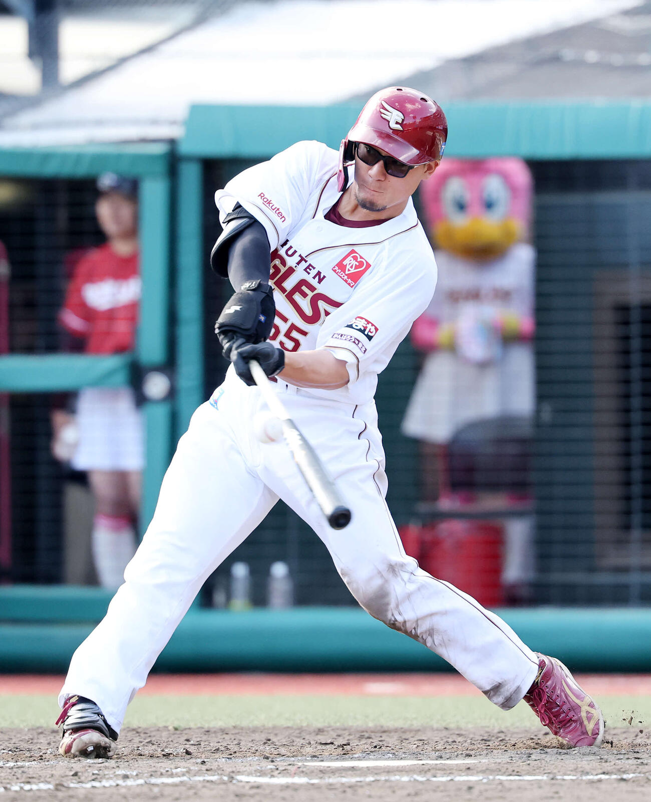 楽天対オリックス　5回裏楽天1死一、二塁、YG安田は3点本塁打を放つ（撮影・鈴木正人）　
