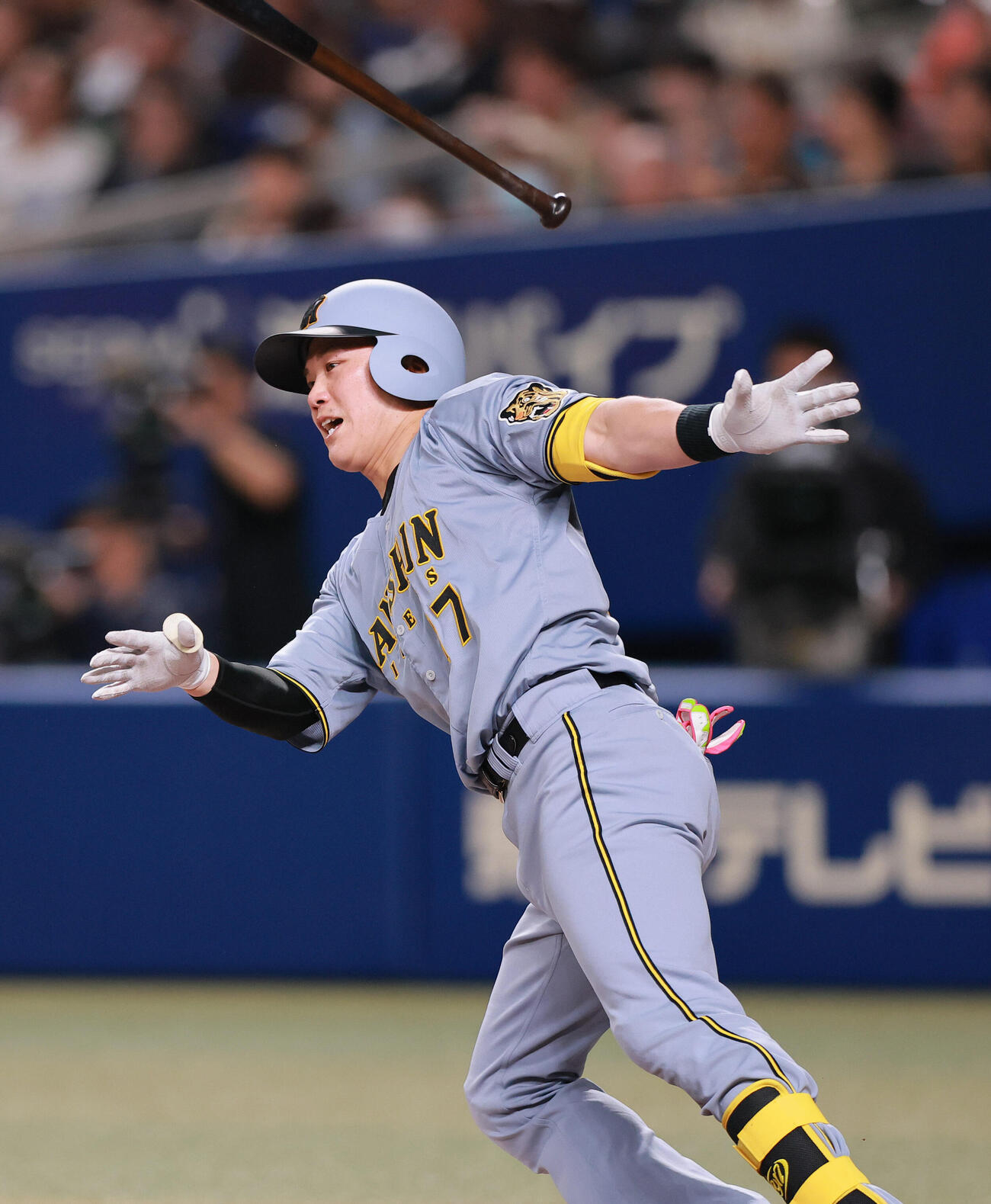 中日対阪神　2回表阪神2死、安打を放つ伏見（撮影・上山淳一）