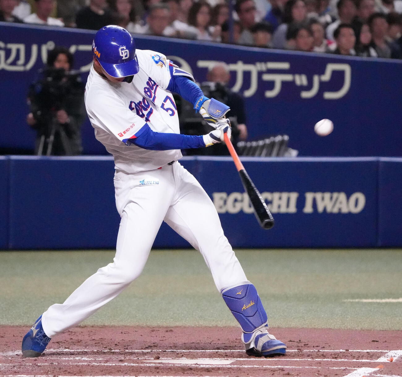中日対阪神　3回裏中日2死、本塁打を放つ花田（撮影・森本幸一）