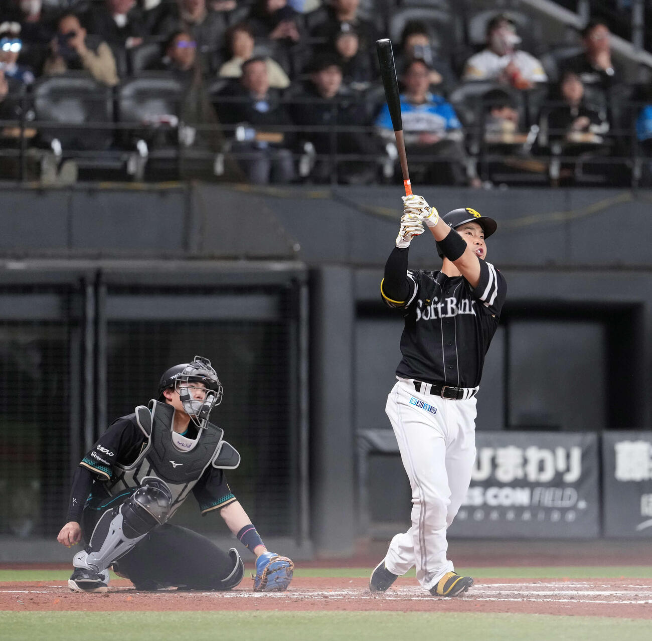 日本ハム対ソフトバンク　6回表ソフトバンク2死一、三塁、、3点本塁打を放つ近藤（撮影・井上学）
