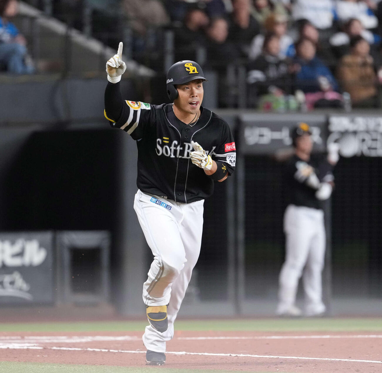 日本ハム対ソフトバンク　6回表ソフトバンク2死一、三塁、、3点本塁打を放つ近藤（撮影・井上学）