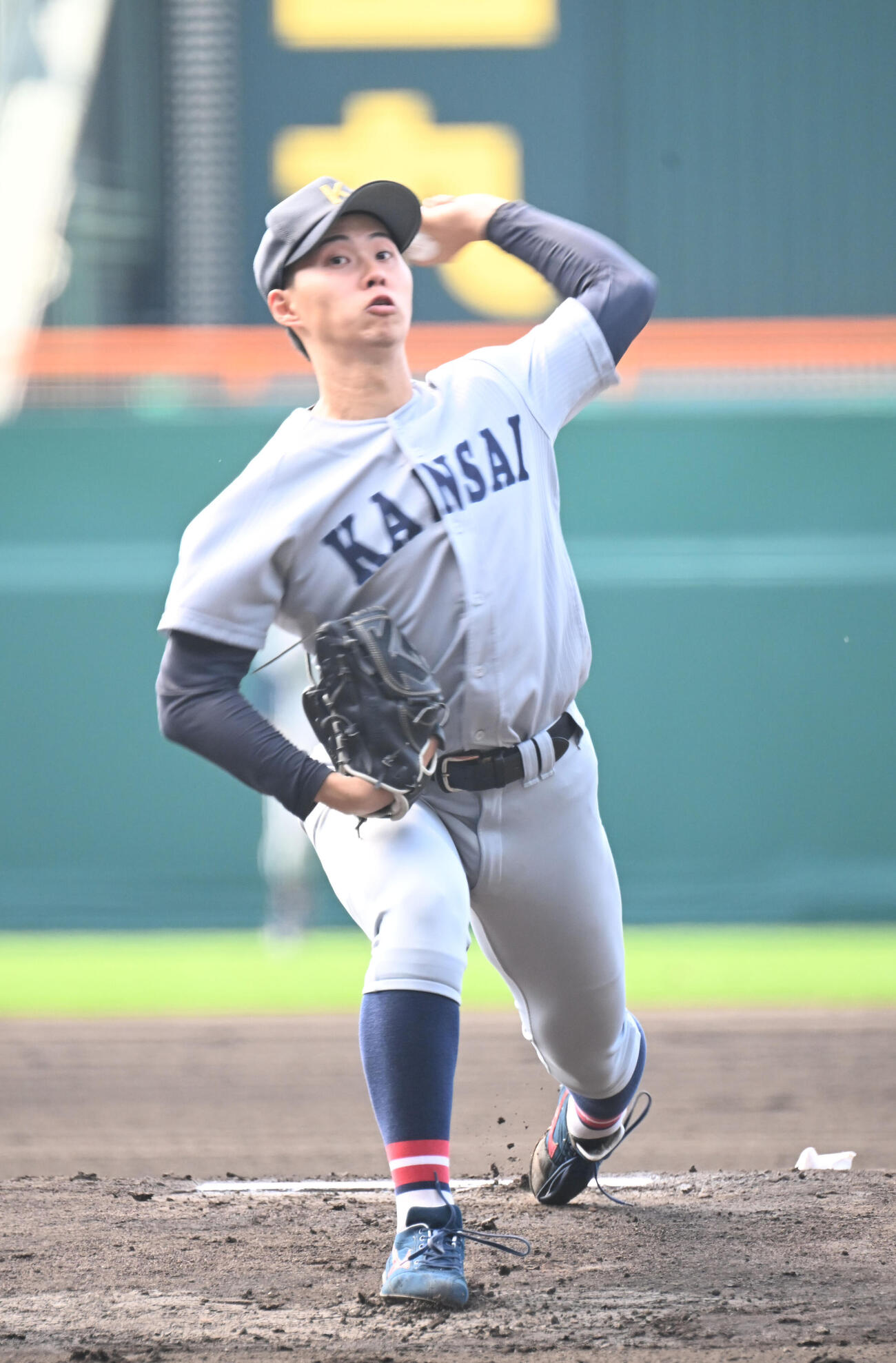 関学大対関大　先発する関大米沢（撮影・和賀正仁）