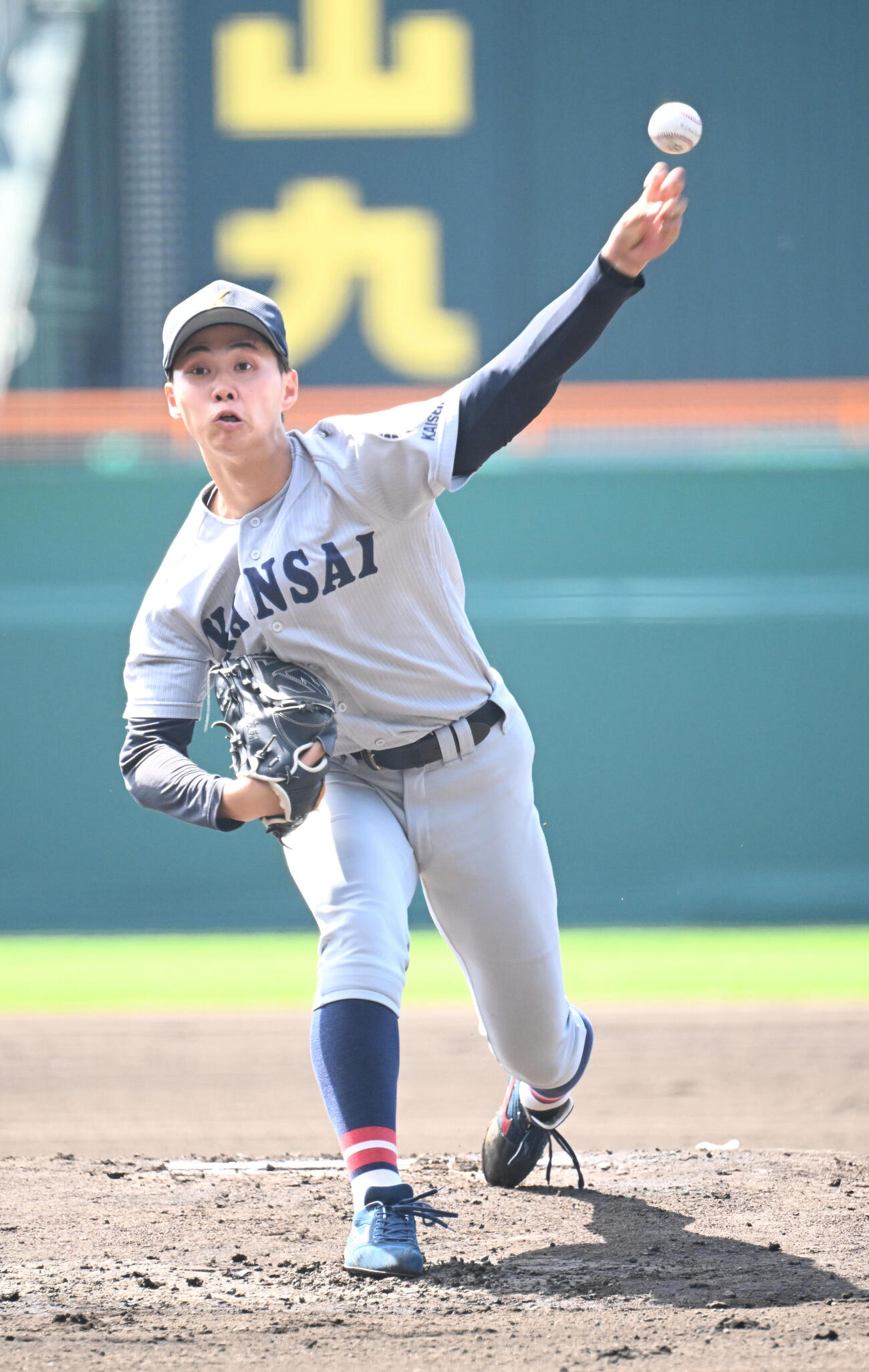 関学大対関大　1安打13奪三振の準完全試合で勝利を挙げた関大・米沢（撮影・和賀正仁）