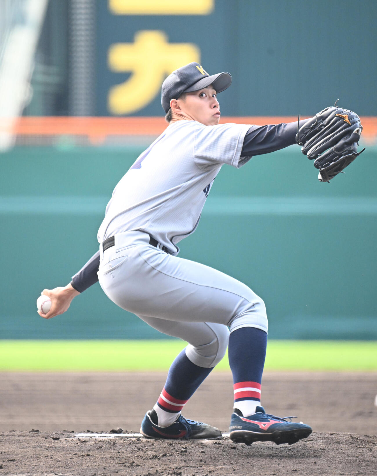 関学大対関大　先発する関大米沢（撮影・和賀正仁）