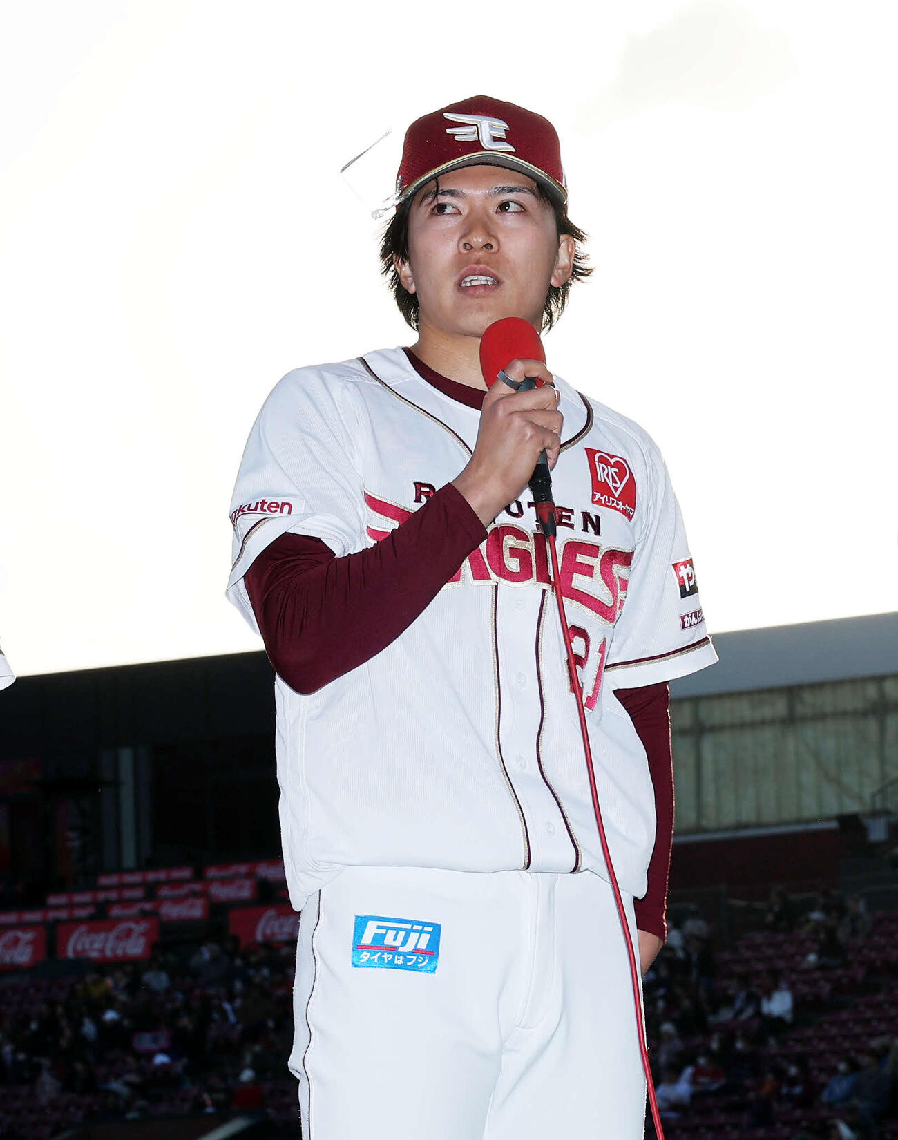 楽天対オリックス　ヒーローインタビューに臨む楽天早川（撮影・鈴木正人）　