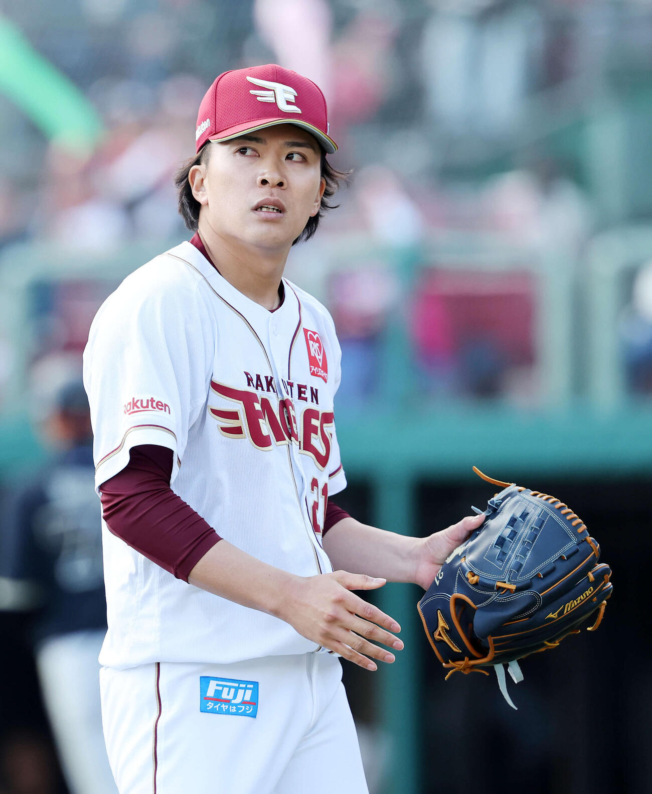 楽天対オリックス　7回表、オリックスの攻撃を抑えベンチに引き揚げる楽天早川（撮影・鈴木正人）　
