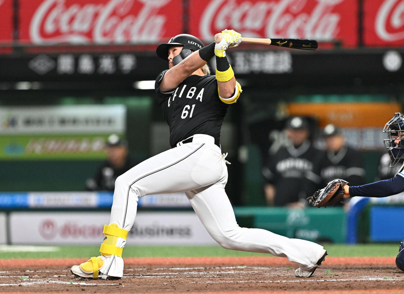 西武対ロッテ　8回表ロッテ1死、代打山本は左越えソロ本塁打を放つ（撮影・滝沢徹郎）