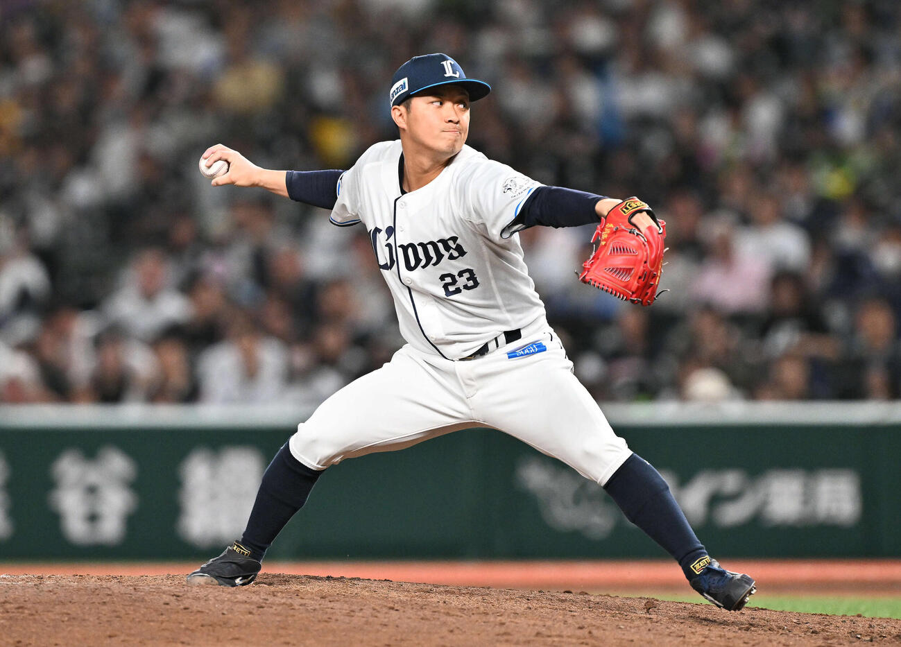 西武対ロッテ　西武2番手で登板する糸川（撮影・滝沢徹郎）