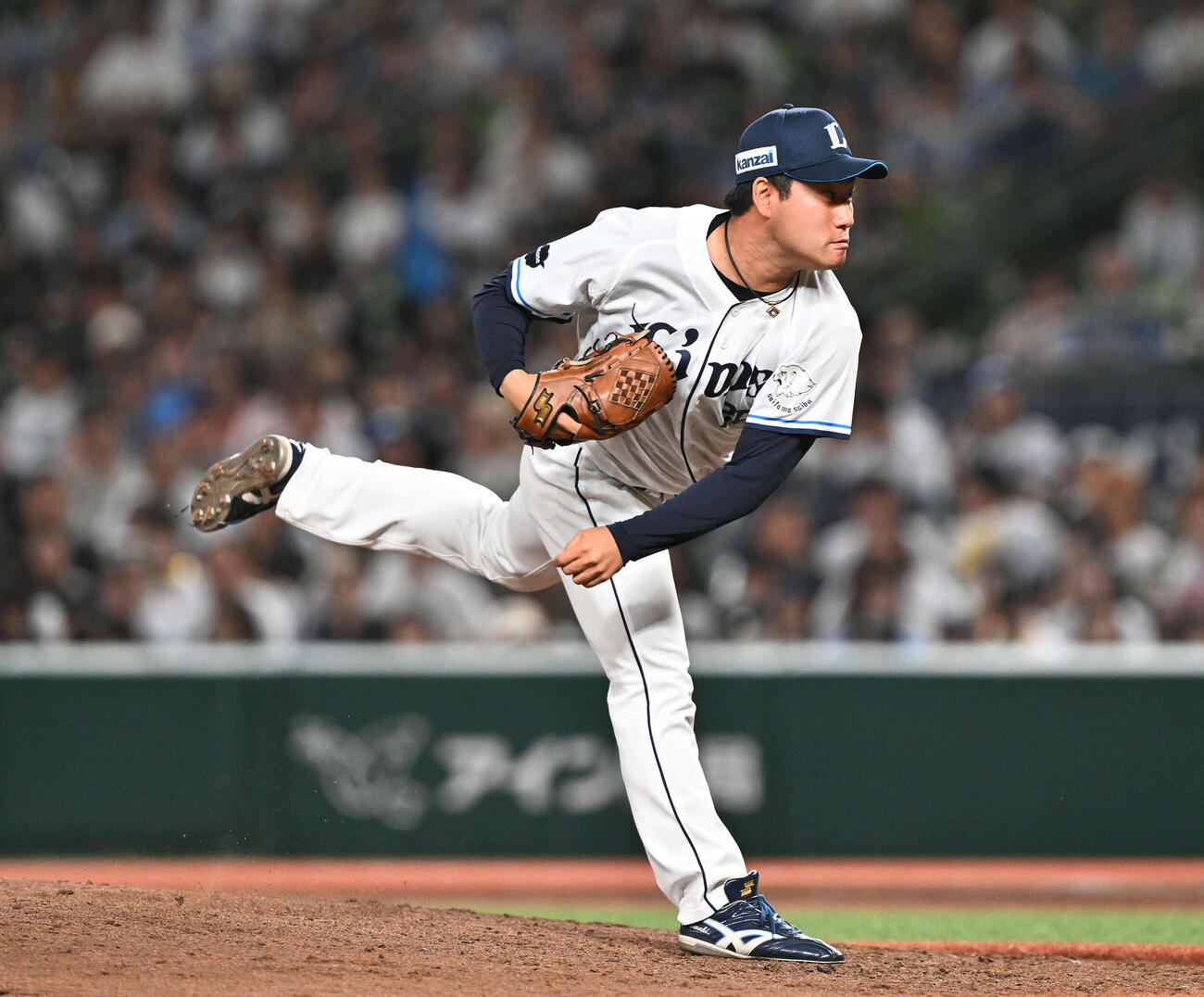 西武対ロッテ　9回表、西武3番手で試合を締めた岩城（撮影・滝沢徹郎）