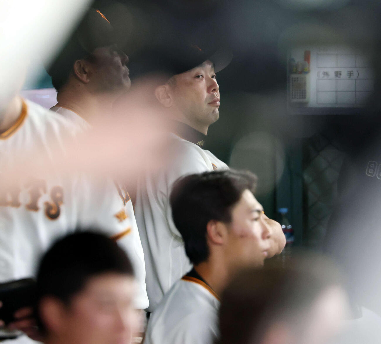 巨人対ヤクルト　ベンチで厳しい表情の巨人阿部監督（撮影・浅見桂子）