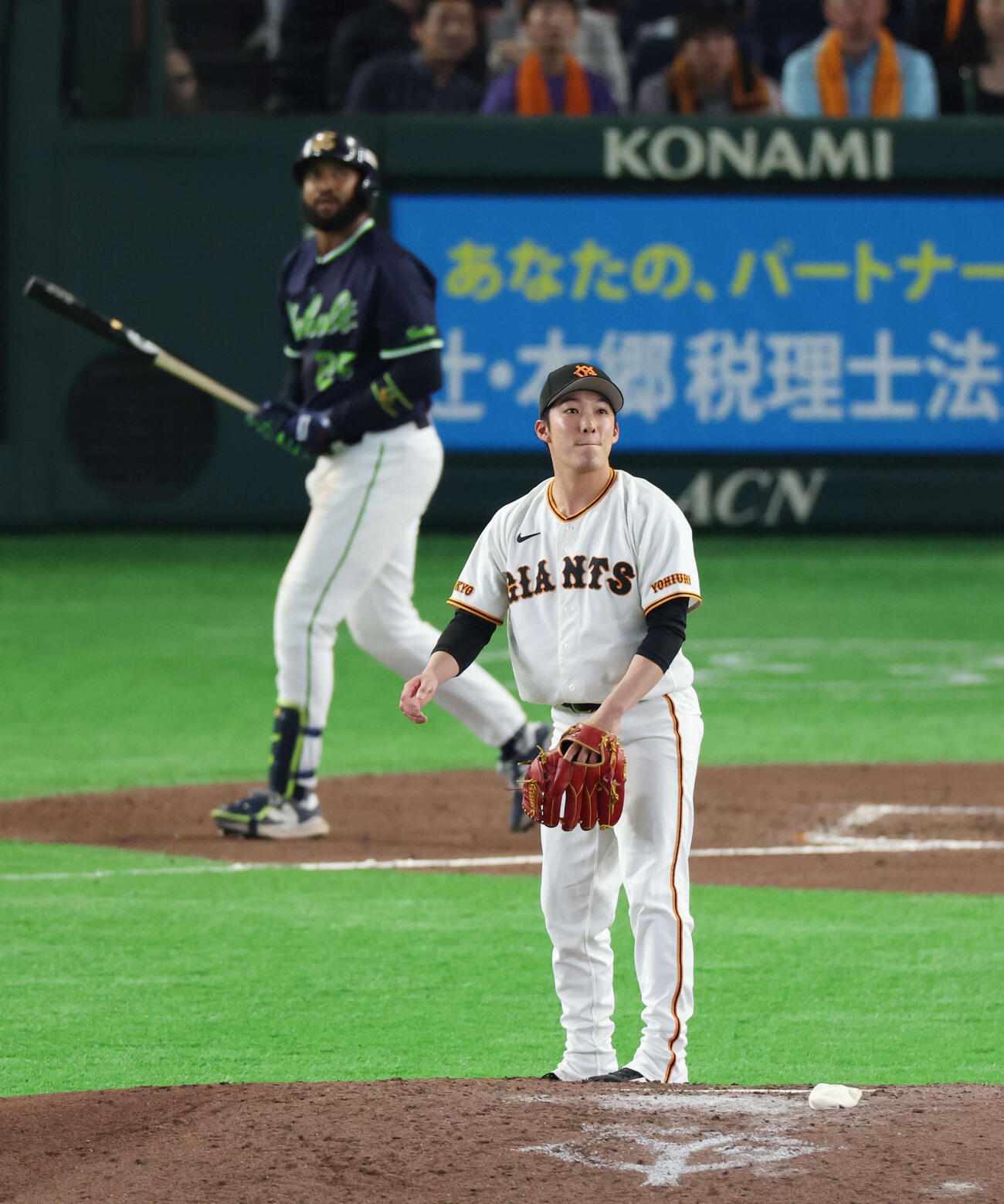 巨人対ヤクルト　7回表ヤクルト1死、サンタナにソロ本塁打を浴びる赤星（撮影・増田悦実）