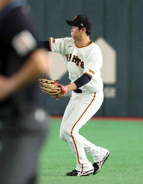 巨人】門脇誠がトリックプレー 捕球する素振りを見せ、ライトゴロを