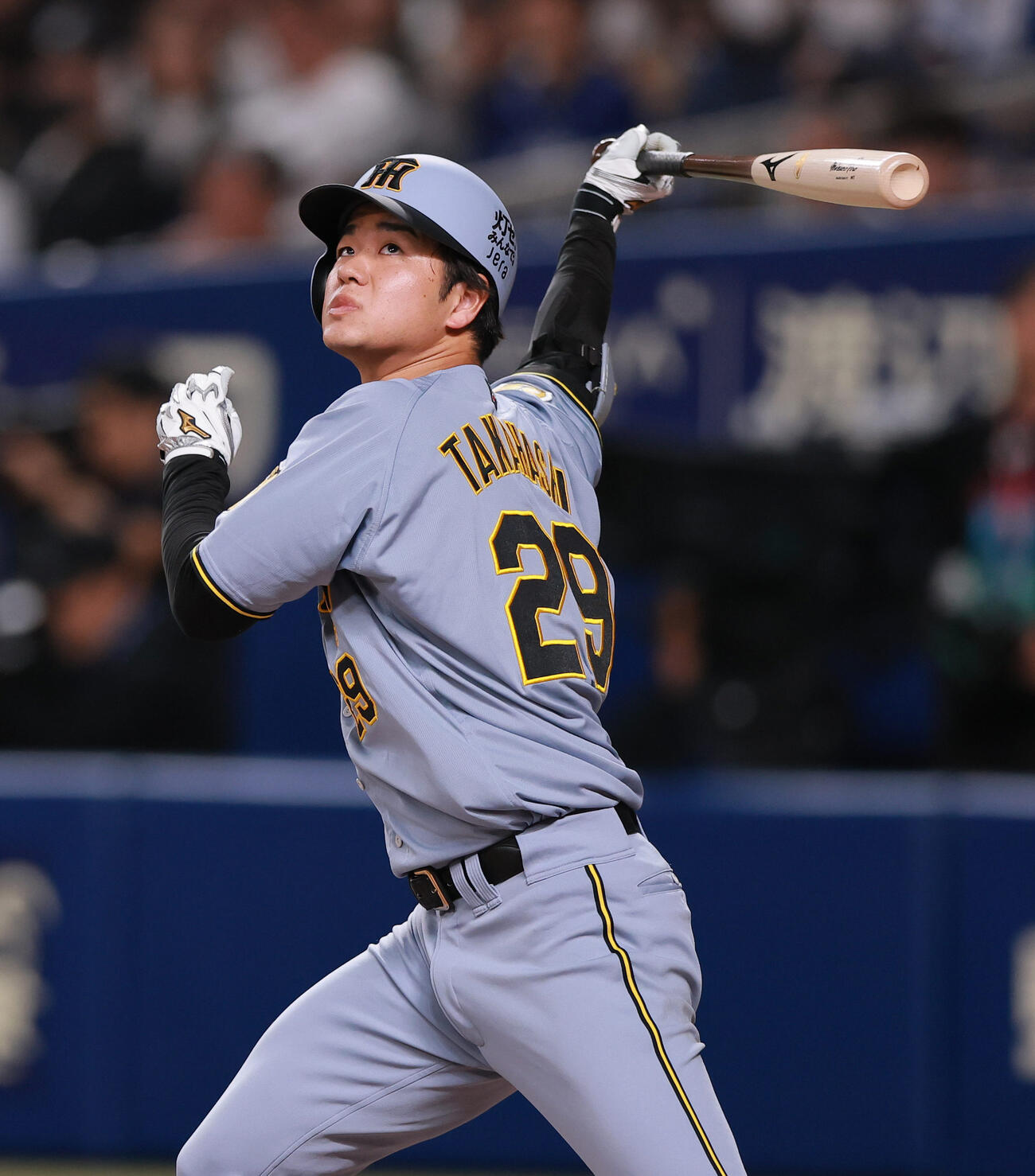 中日対阪神　3回表阪神1死二塁、ファウルで粘る高橋（撮影・上山淳一）