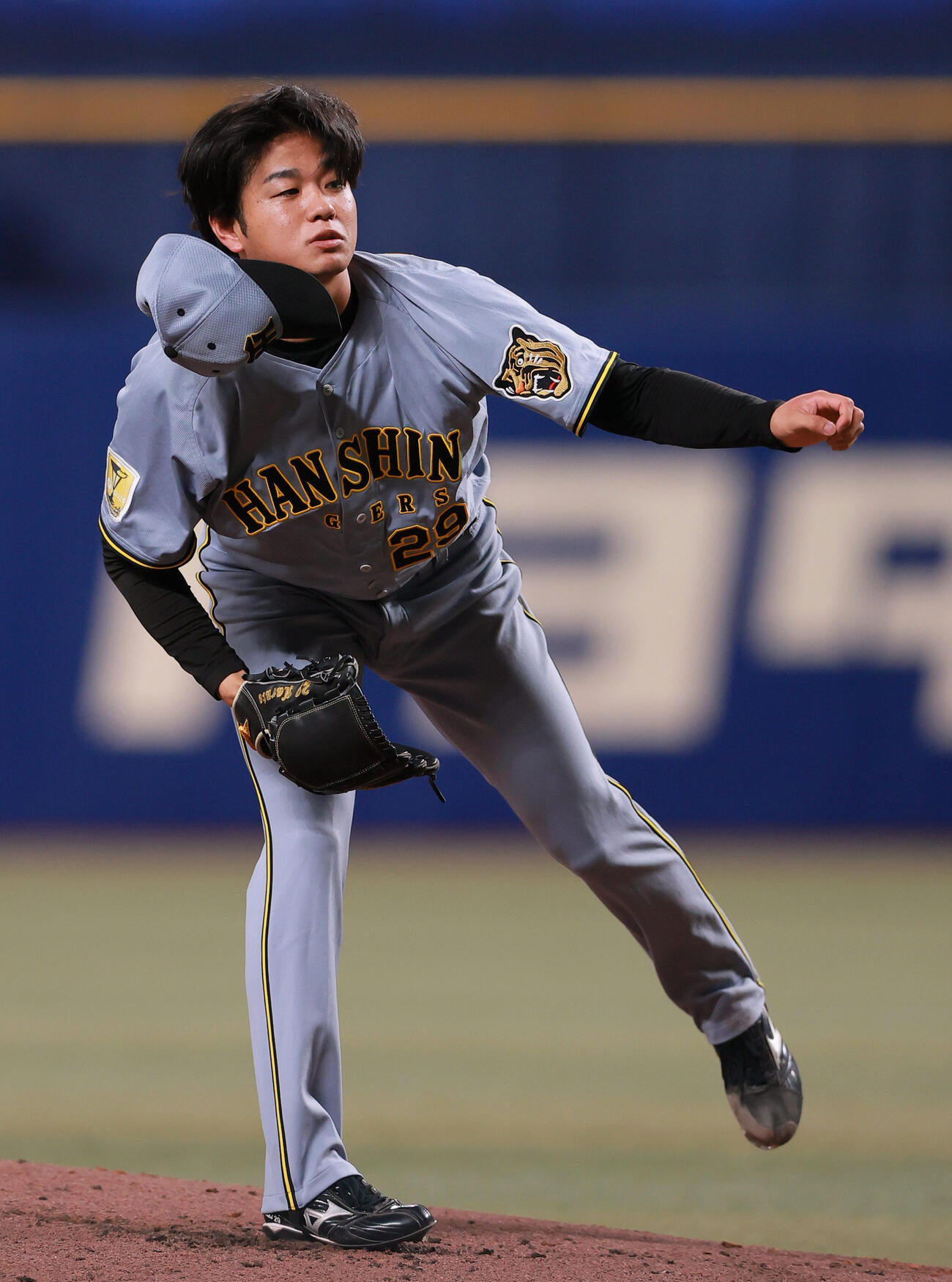 中日対阪神　2回裏、力投する阪神先発の高橋（撮影・上山淳一）