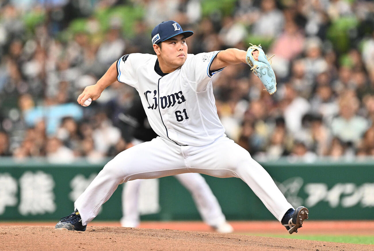 西武対ロッテ　西武先発の平良（撮影・滝沢徹郎）