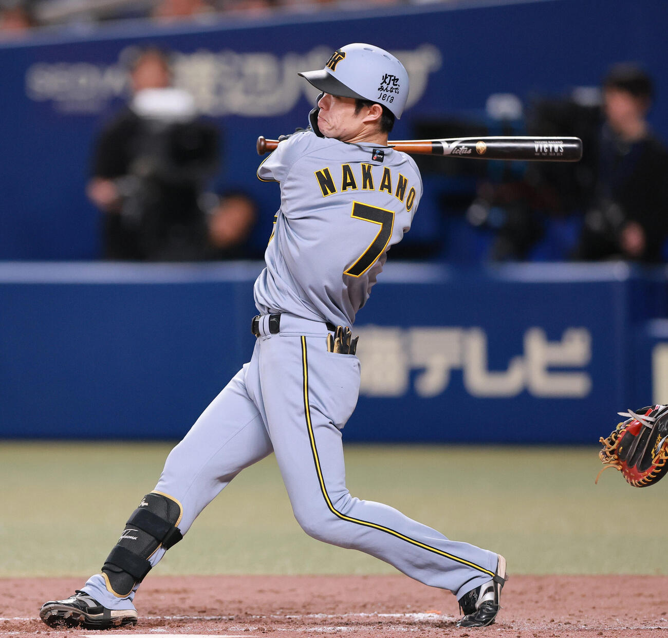 中日対阪神　5回表阪神2死一、二塁、適時二塁打を放つ中野（撮影・上山淳一）