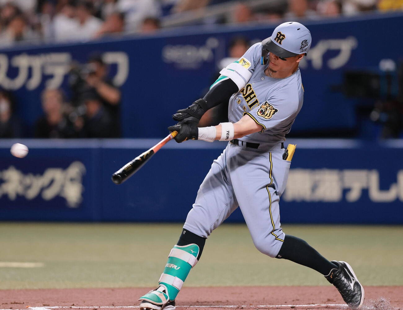 中日対阪神　2回表阪神無死、安打を放つ佐藤（撮影・上山淳一）