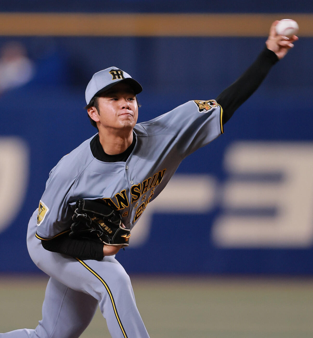 中日対阪神　2回裏、力投する阪神先発の高橋（撮影・上山淳一）
