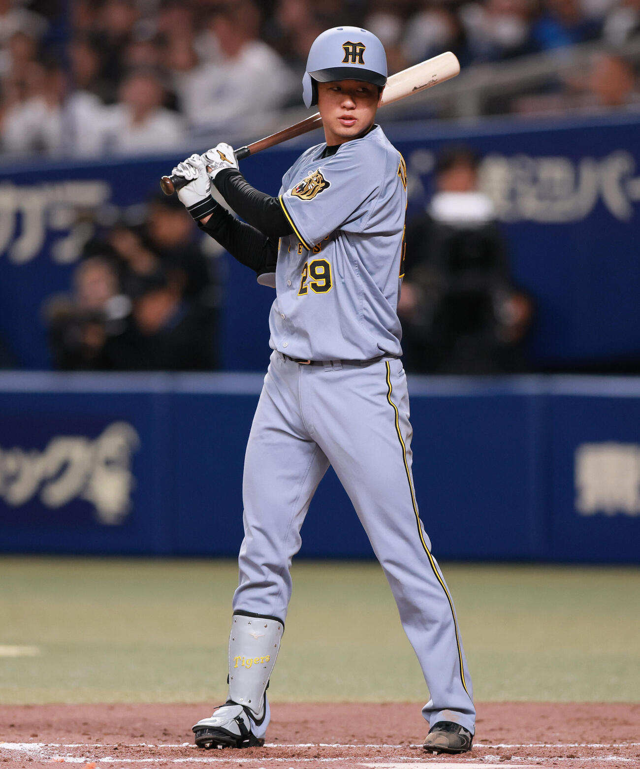 中日対阪神　9回表阪神2死、空振り三振に倒れる高橋（撮影・上山淳一）