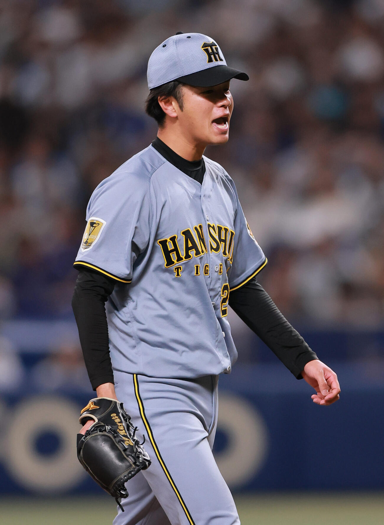 中日対阪神　9回裏中日2死、最終打者・村松の投ゴロに仕留め雄たけびを上げる高橋（撮影・上山淳一）