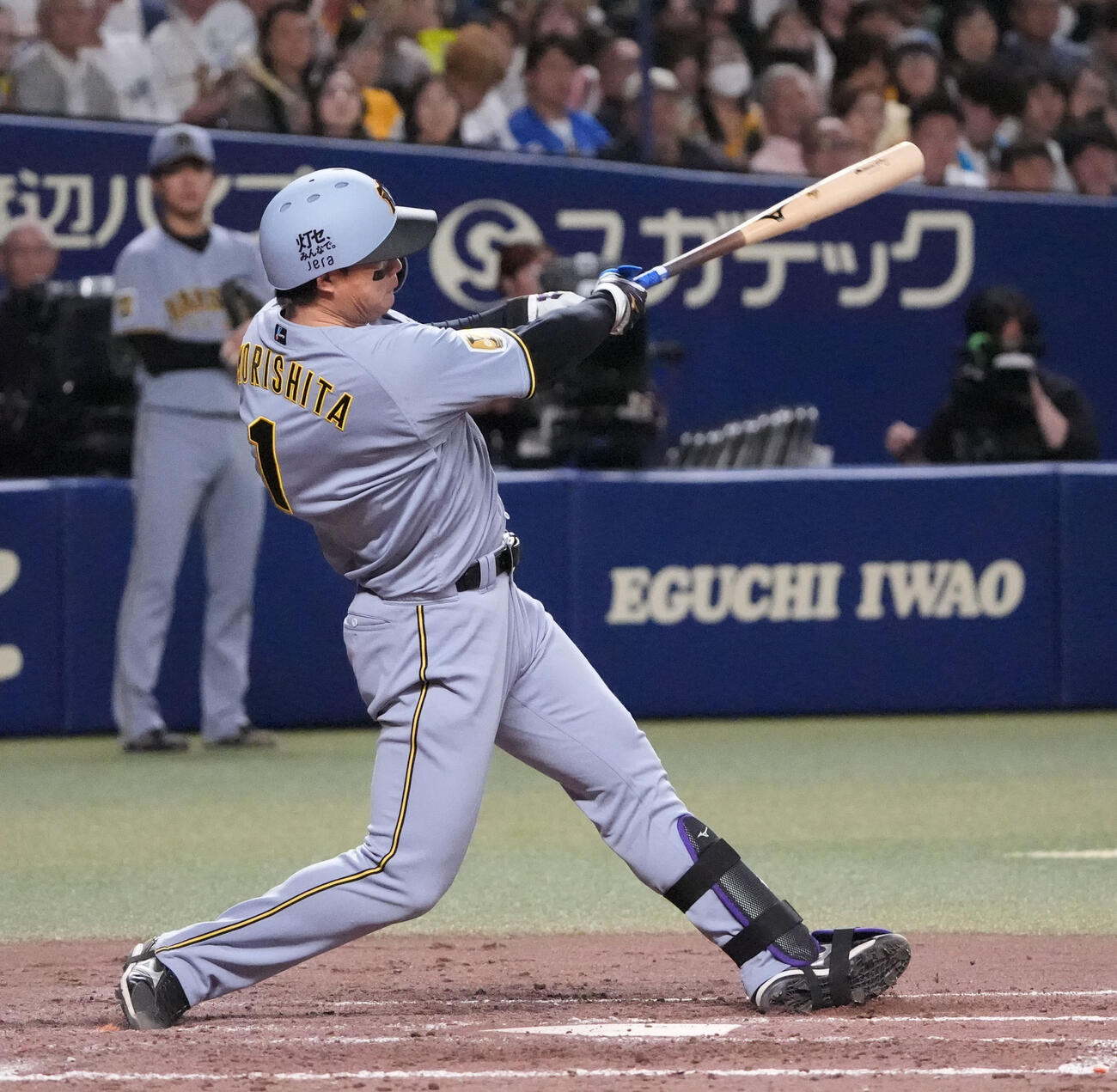 中日対阪神　5回表阪神2死二、三塁、2点適時打を放つ森下（撮影・森本幸一）