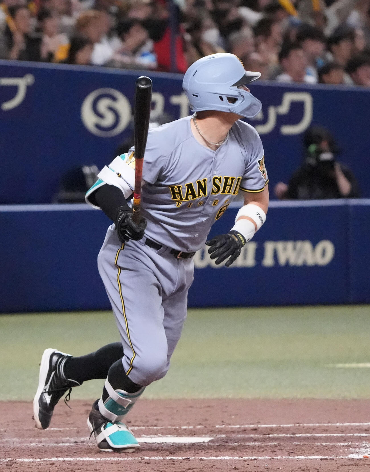 中日対阪神　5回表阪神2死一塁、二塁打を放つ佐藤（撮影・森本幸一）