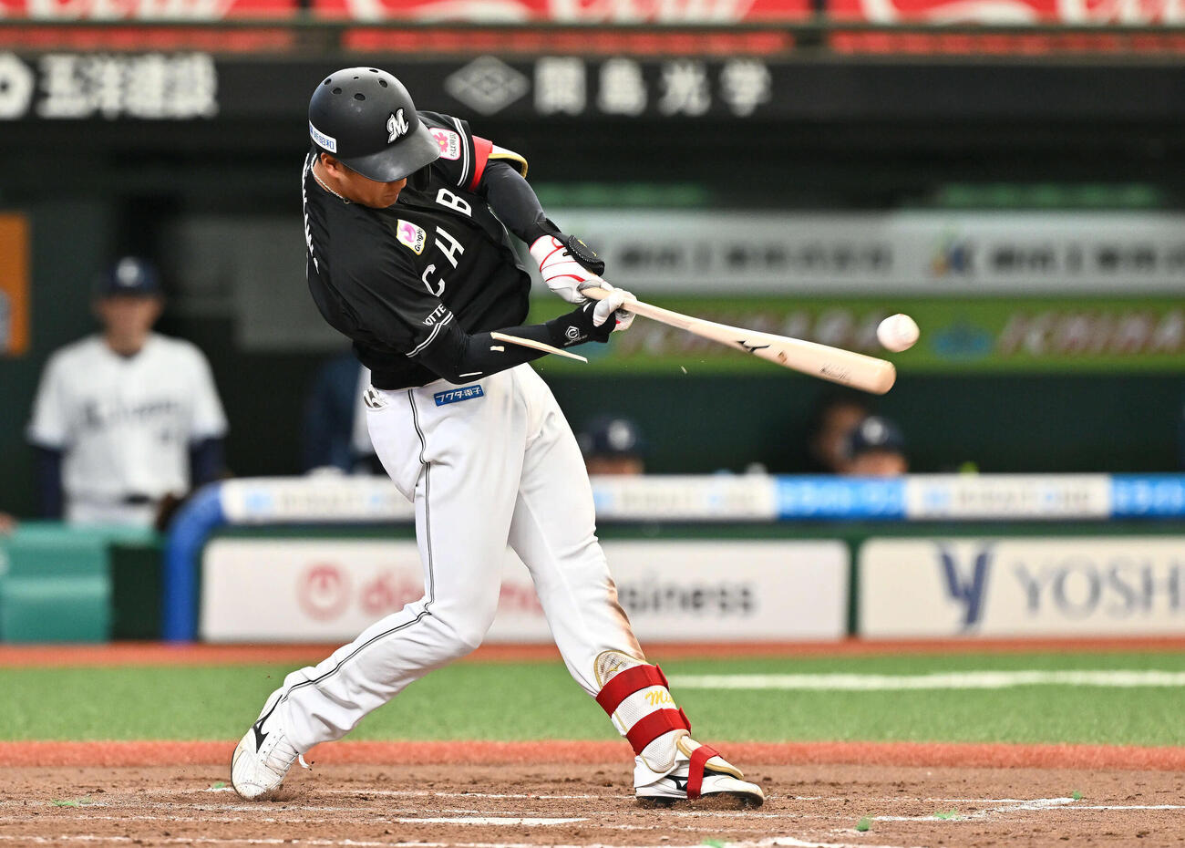 西武対ロッテ　9回表ロッテ1死一、三塁、西川は先制左前適時打を放つ（撮影・滝沢徹郎）